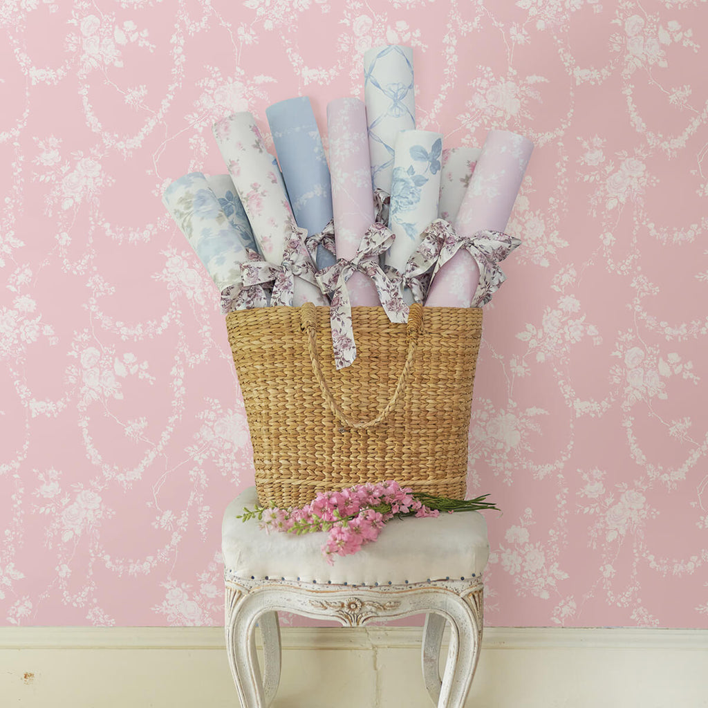 Chandelier Gates, Pink