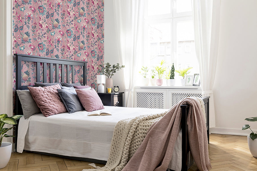Cornelia, Pink