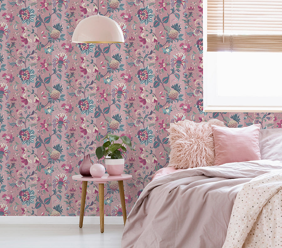 Cornelia, Pink
