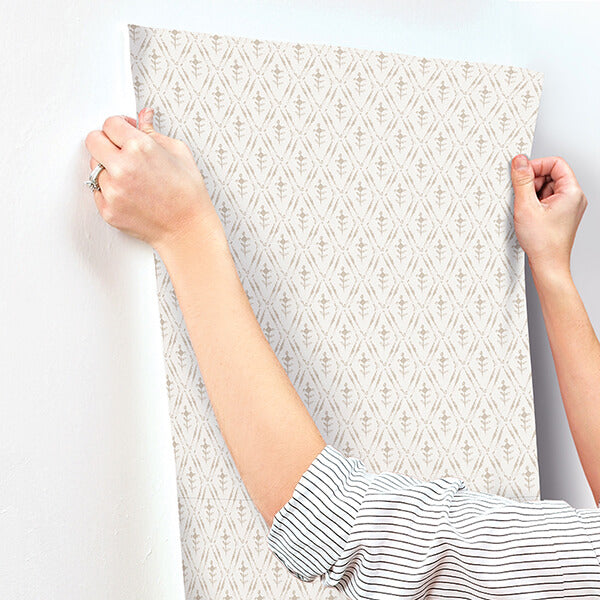 Tillie, Taupe