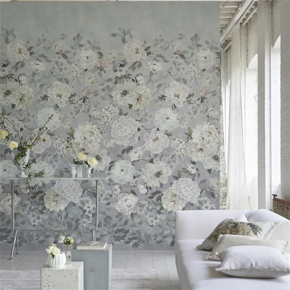 Fleur Blanche Panel 02 Platinum Wallpaper | Designers Guild Europe