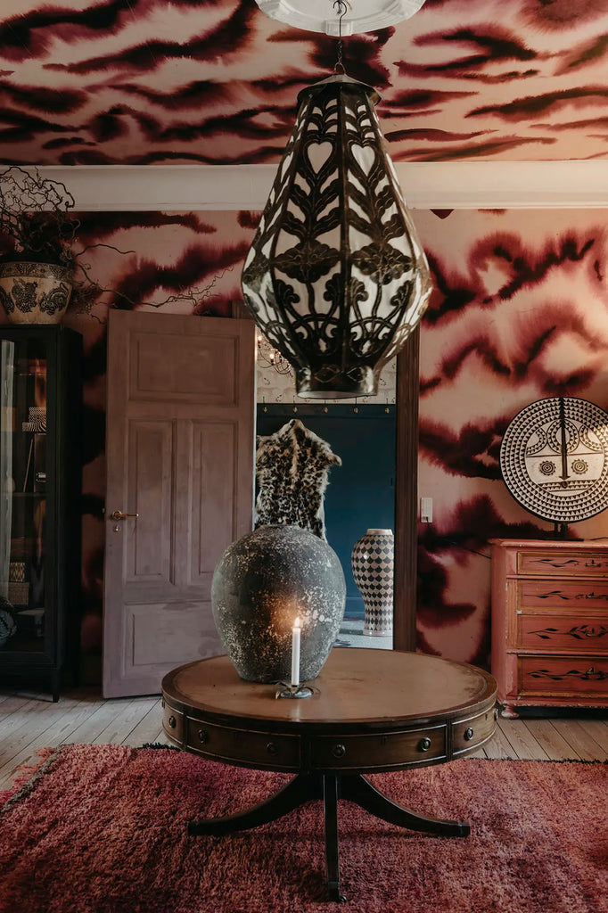 Guppy, Red Wallcoverings