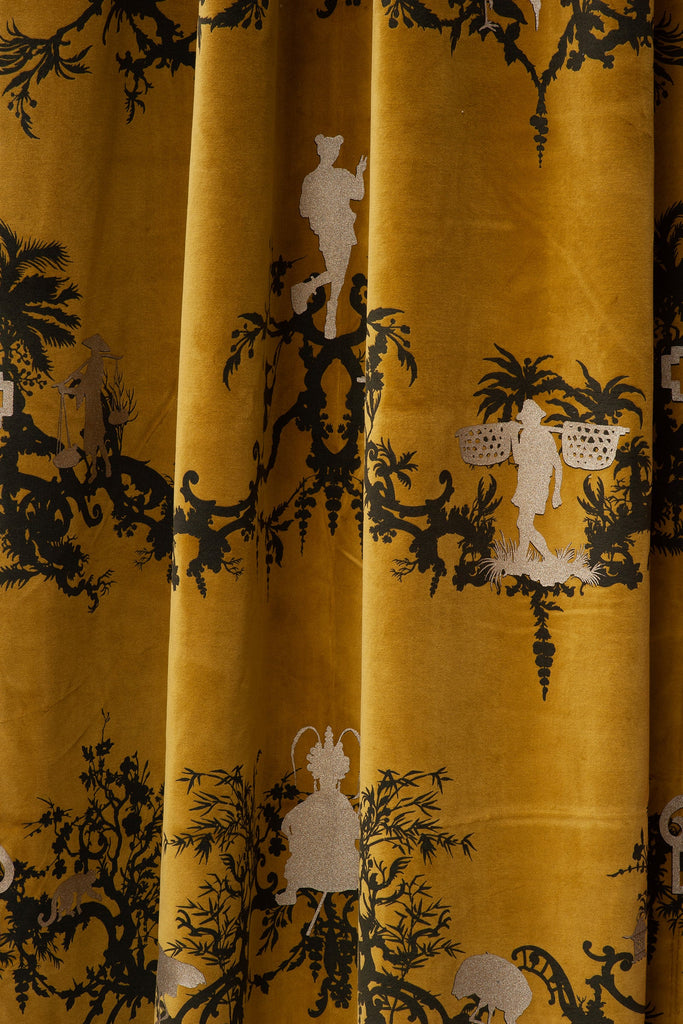 Shuiping de Pillement Velvet Black & Pale Gold on Honey