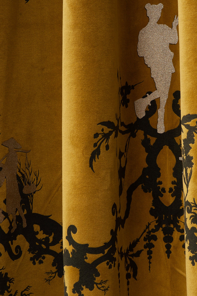 Shuiping de Pillement Velvet Black & Pale Gold on Honey