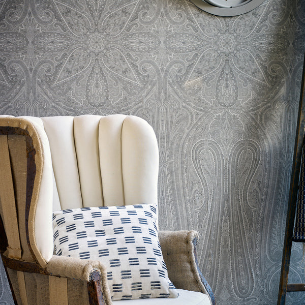 Grand Paisley - Silver wallcovering | Zoffany