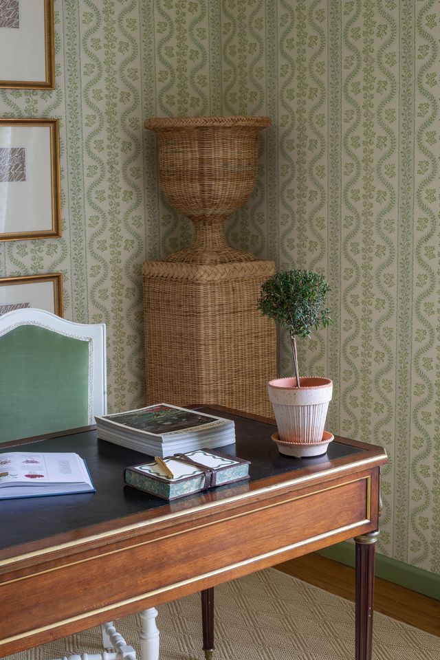 Dolly Wallpaper Lettuce Green
