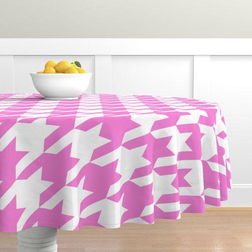 Helen's Houndstooth Check White Round Table Cloth on Lilly 
