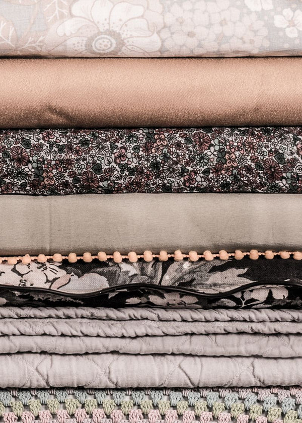 Her Royal Slumber, Vintage | Rebel Walls