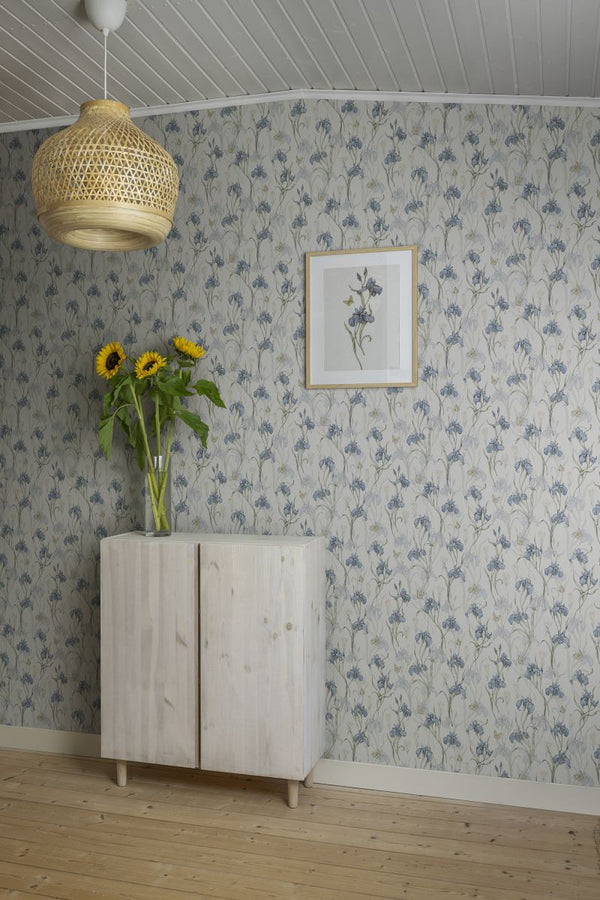 Iris sky blue Wallcovering | Sandberg
