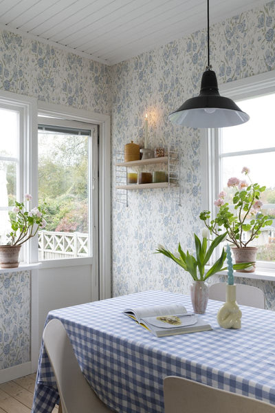 Karins bukett sky blue Wallcovering | Sandberg