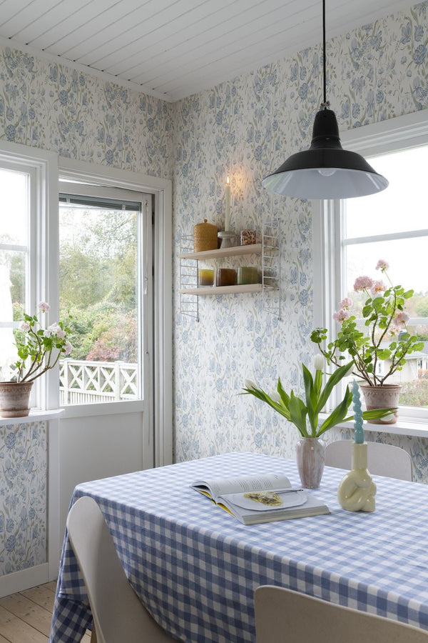 Karins bukett sky blue Wallcovering | Sandberg