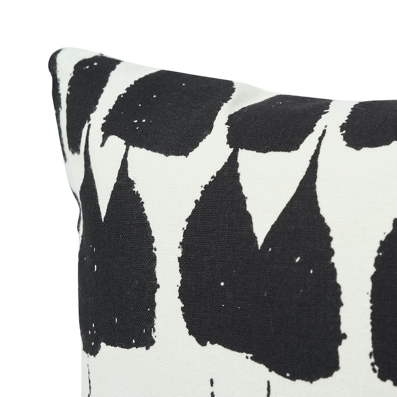 QUEEN OF SPAIN 18" PILLOW Black