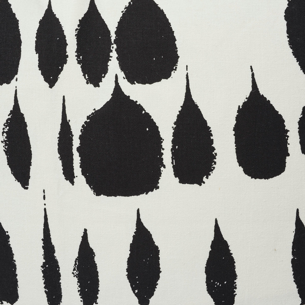 QUEEN OF SPAIN 20" PILLOW Black