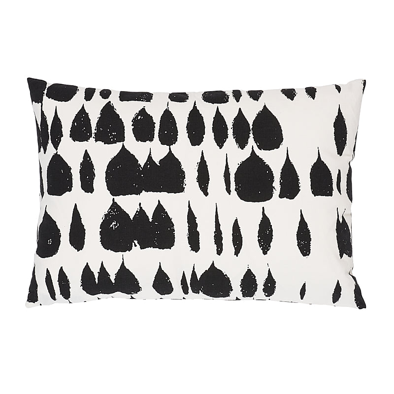QUEEN OF SPAIN PILLOW Black