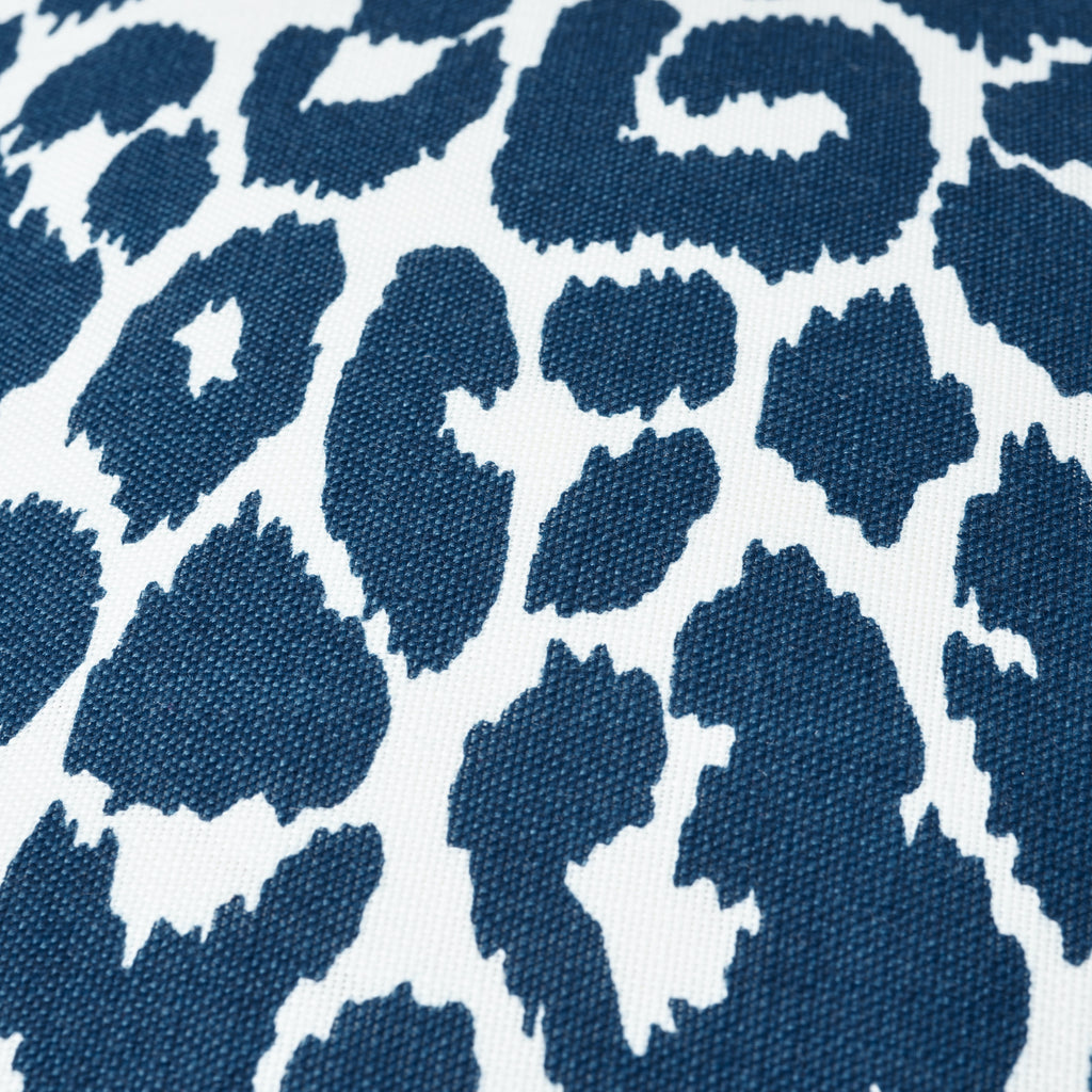 ICONIC LEOPARD I/O 20" PILLOW Navy
