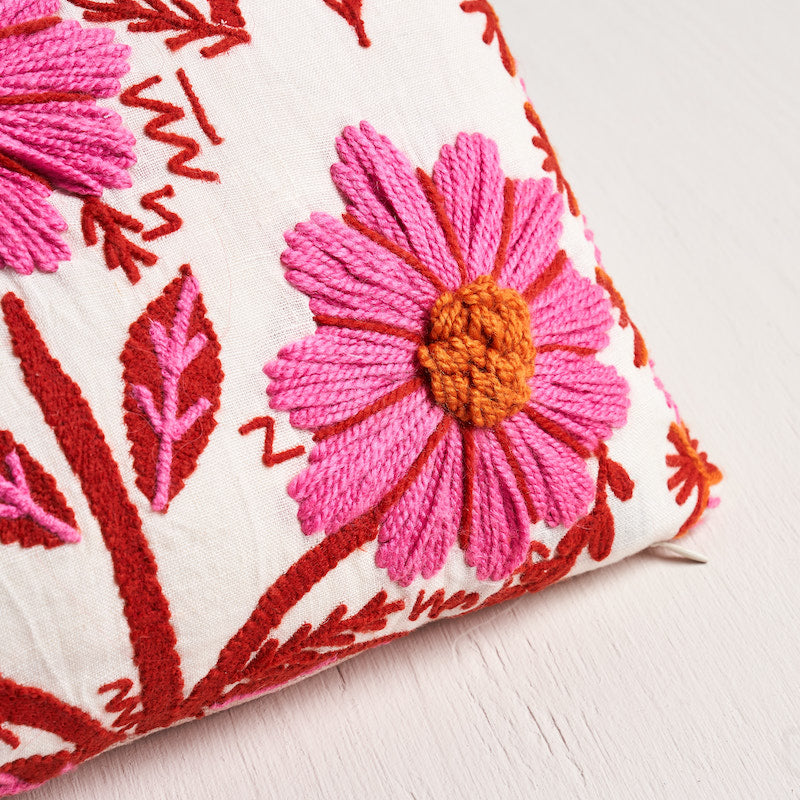 MARGUERITE EMBROIDERY PILLOW Blos